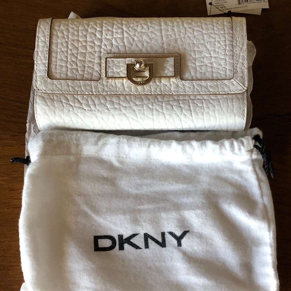 DKNY White cream French grain Leather Wallet - Sleek Pebbled Finish
